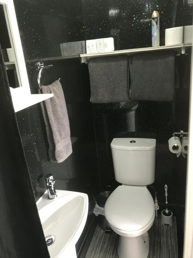 Number 40 - No Multiple Room Bookings Блекпул Екстериор снимка