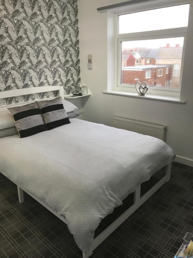 Number 40 - No Multiple Room Bookings Блекпул Екстериор снимка