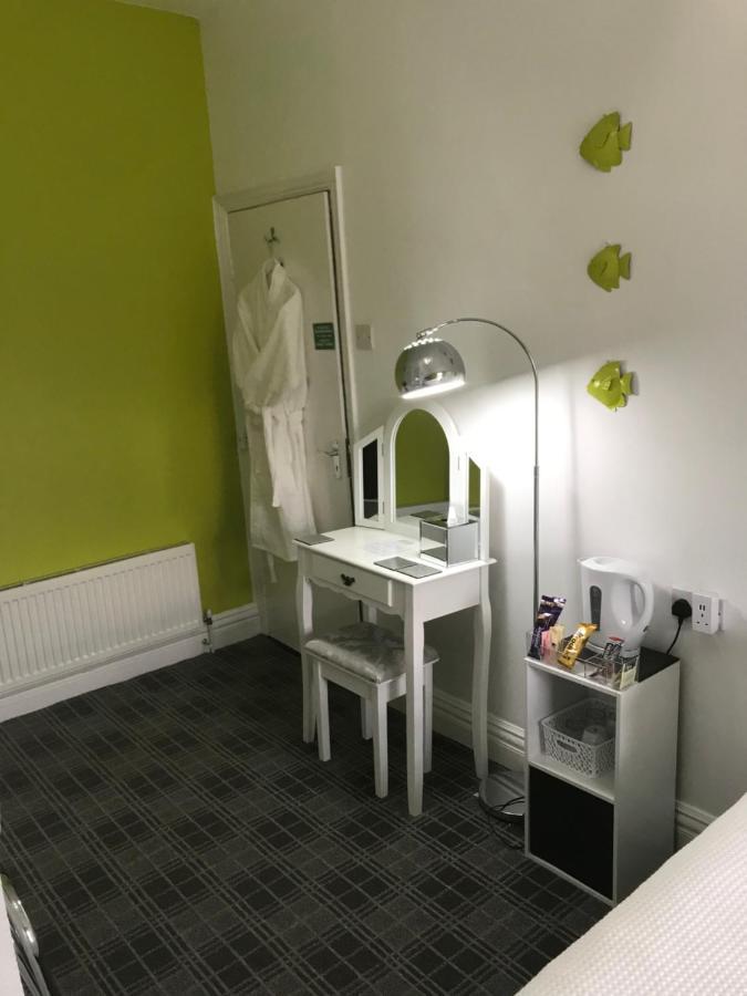 Number 40 - No Multiple Room Bookings Блекпул Екстериор снимка