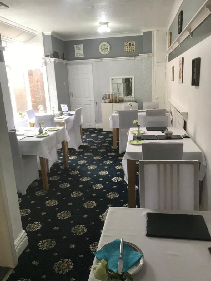 Number 40 - No Multiple Room Bookings Блекпул Екстериор снимка