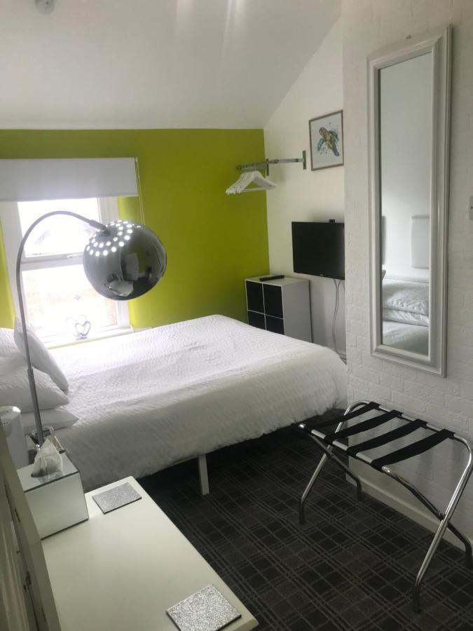 Number 40 - No Multiple Room Bookings Блекпул Екстериор снимка